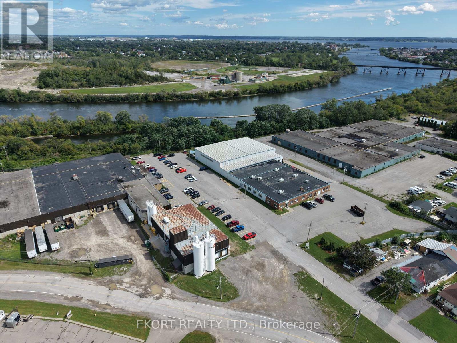 39 Davis Street E, Quinte West (Trenton Ward), Ontario K8V 4K8 - Photo 5 - X12881092