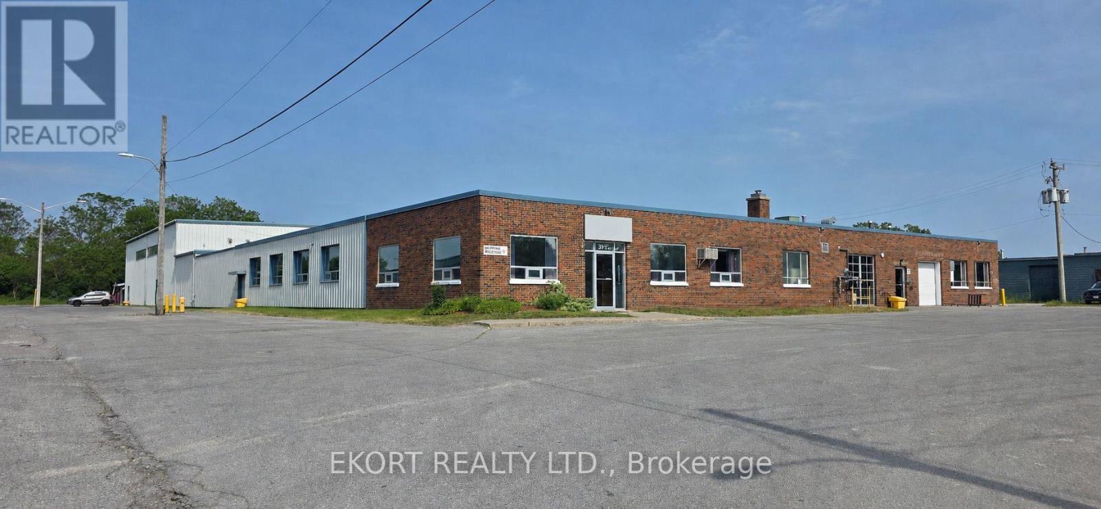 39 Davis Street E, Quinte West (Trenton Ward), Ontario K8V 4K8 - Photo 9 - X12881092
