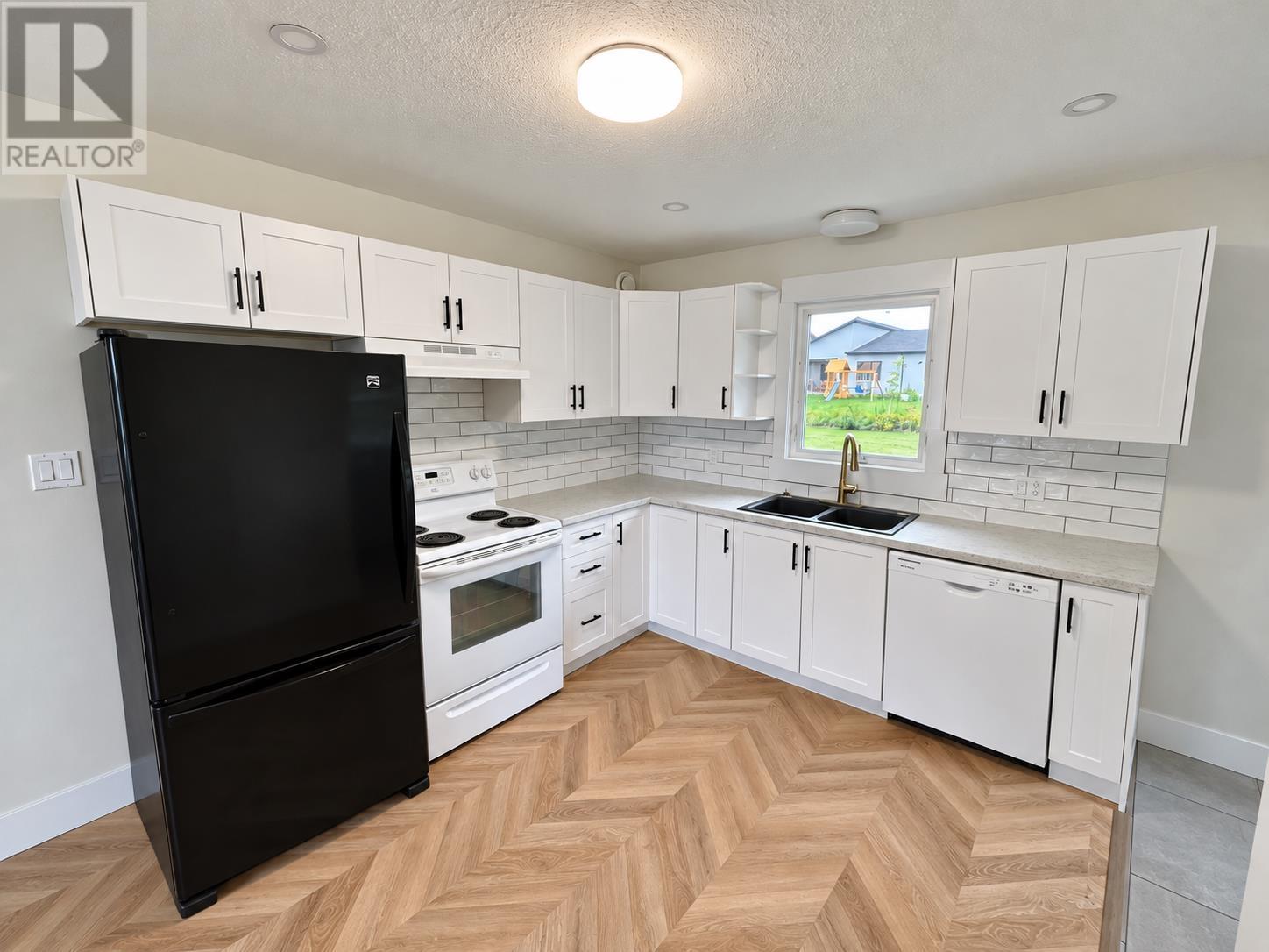 21-23 Thorndale Drive, Charlottetown, Prince Edward Island  C1E 1S8 - Photo 3 - 202622885