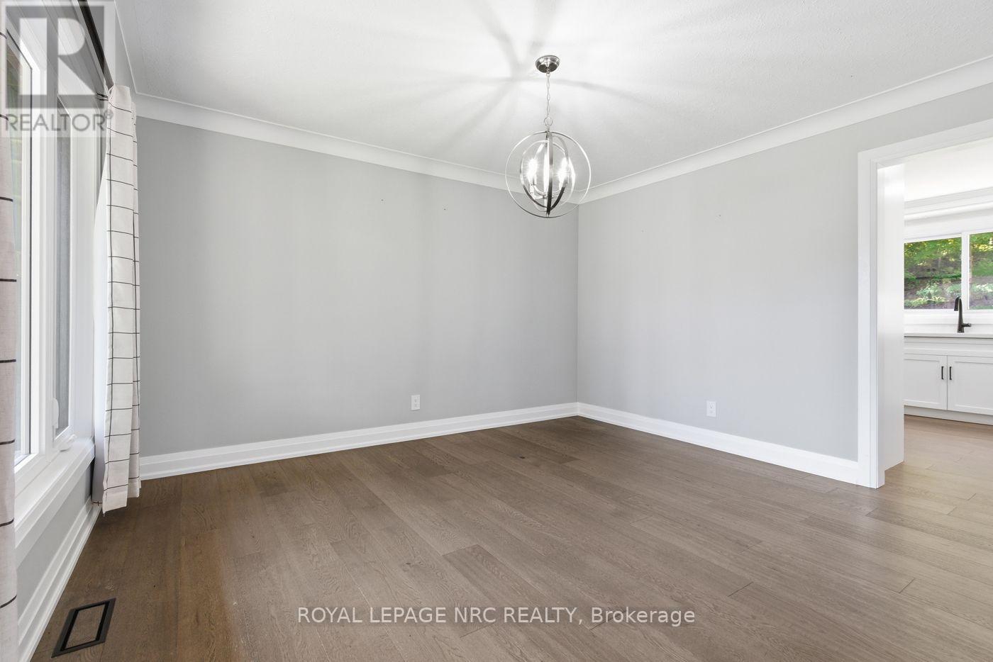 94 Dorchester Drive, Grimsby, Ontario  L3M 1A8 - Photo 9 - X13766034