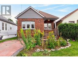 136 WEIR STREET N, Hamilton, Ontario