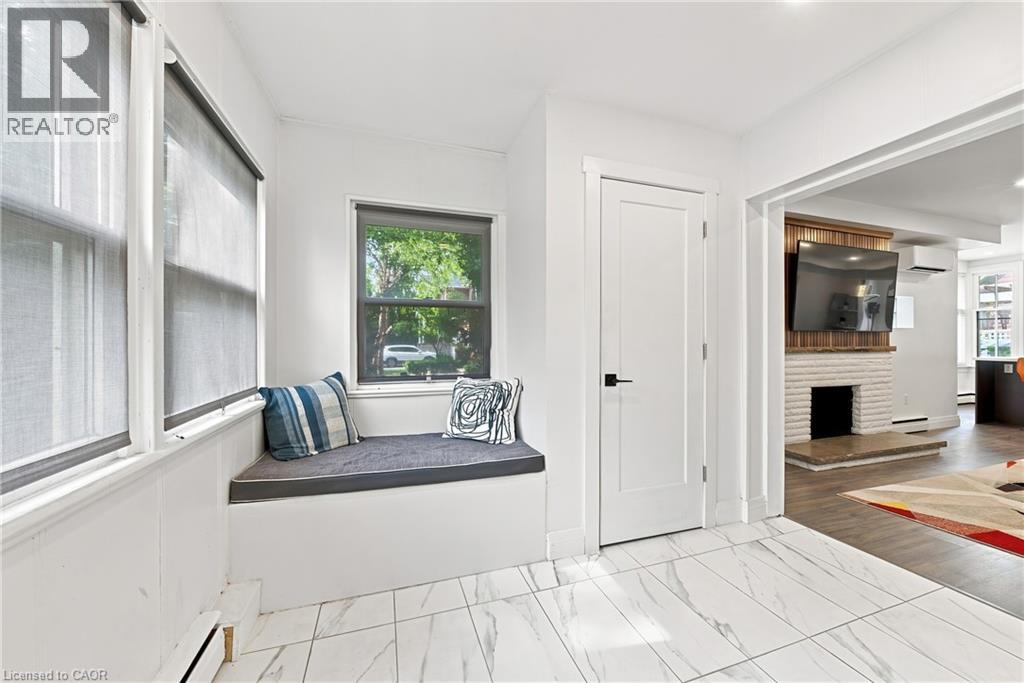 2177 Lakeshore Road, Burlington, Ontario  L7R 1A5 - Photo 4 - 40860358
