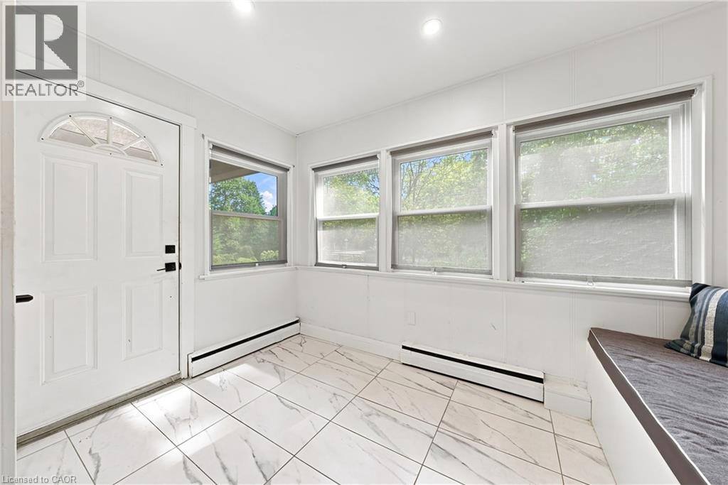 2177 Lakeshore Road, Burlington, Ontario  L7R 1A5 - Photo 3 - 40860358