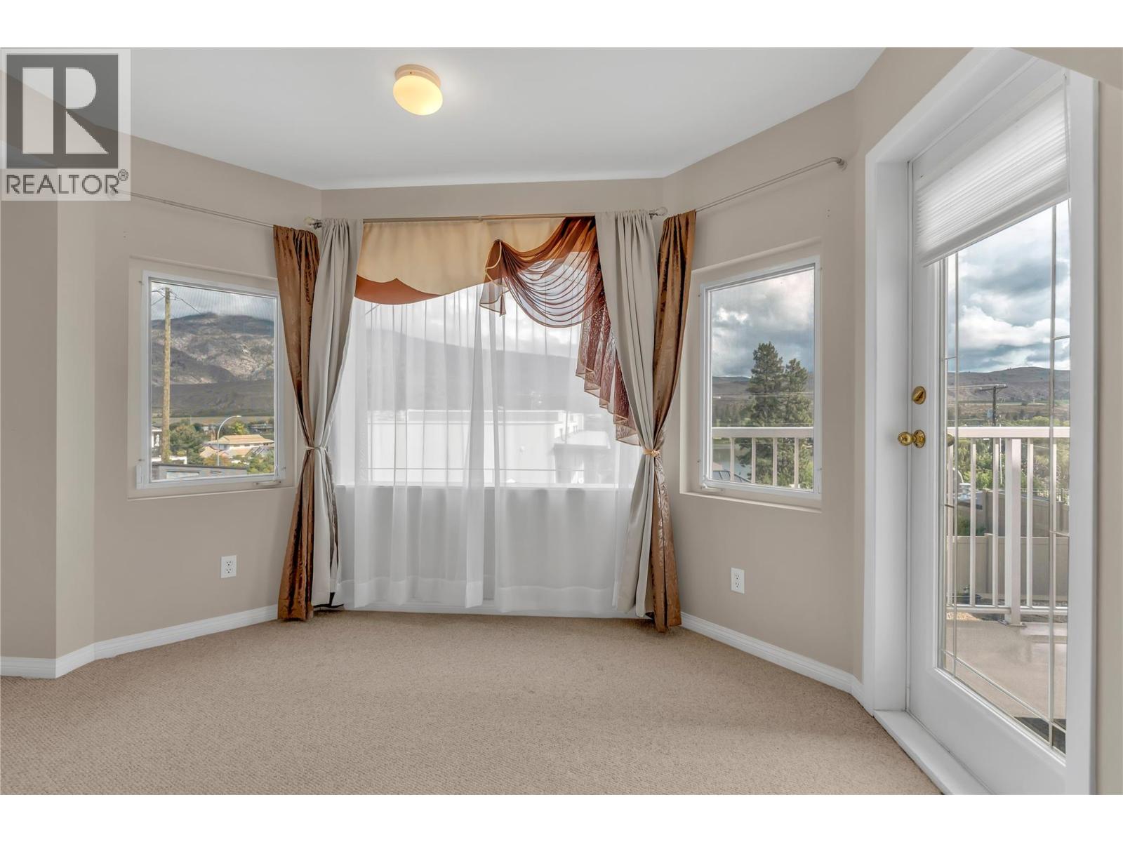 6764 Lakeside Drive Oliver Photo 7