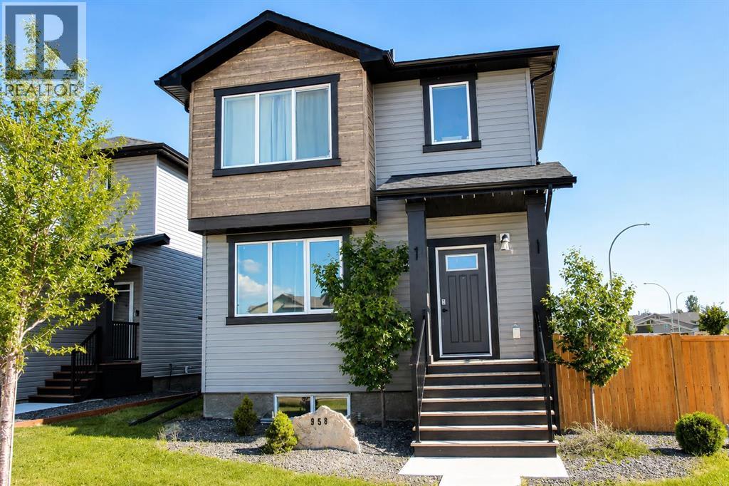 958 41 Avenue N, Lethbridge, Alberta  T1H 7G9 - Photo 1 - A2330151