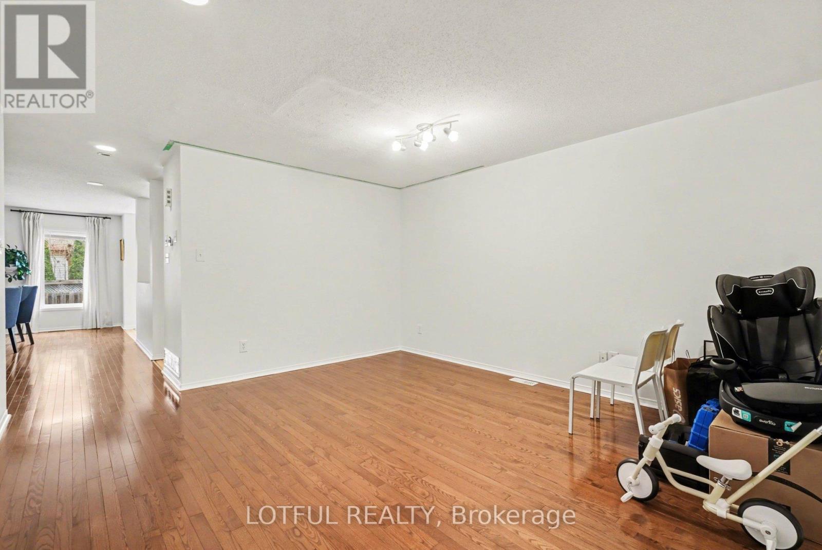 3 Collington Street, Ottawa, Ontario  K2G 6X5 - Photo 3 - X13766328
