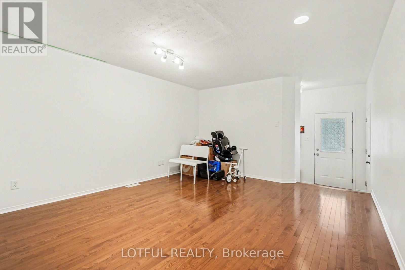 3 Collington Street, Ottawa, Ontario  K2G 6X5 - Photo 4 - X13766328