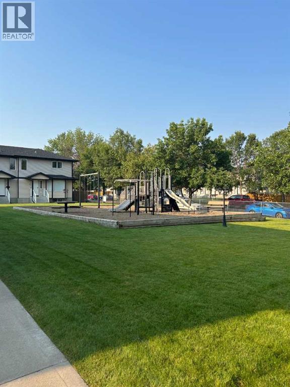 3, 128 3 Street NE, Redcliff, Alberta  T0J 2P0 - Photo 2 - A2341336