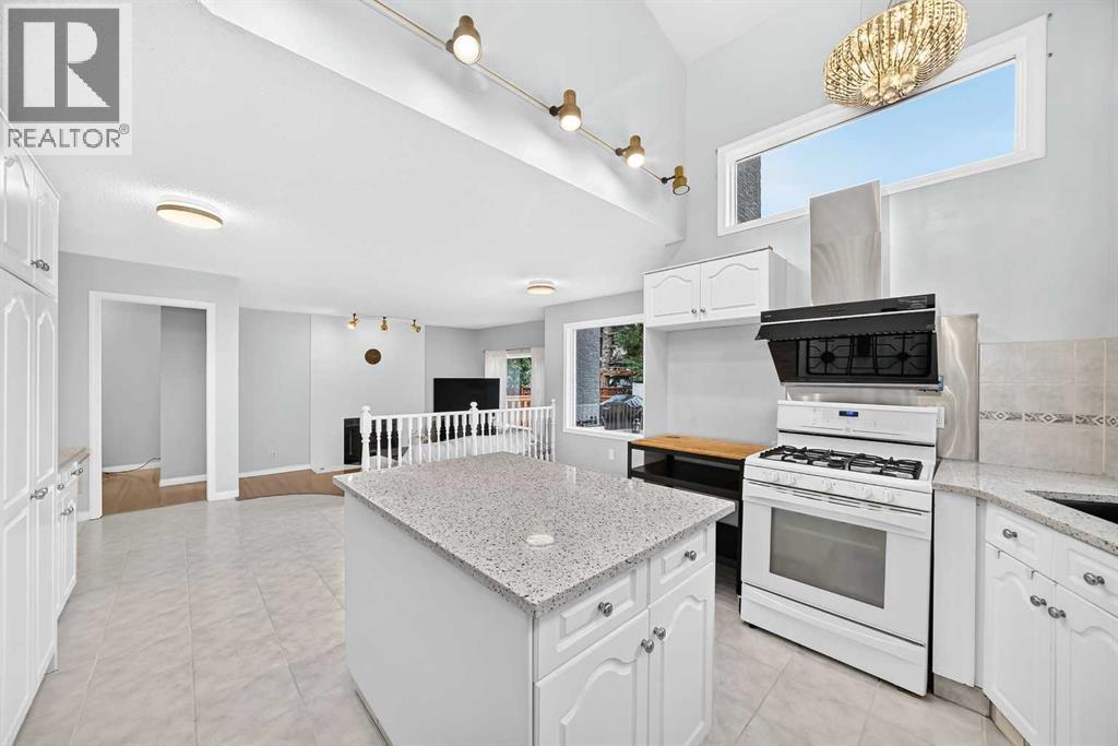 9217 Santana Crescent NW, Calgary, Alberta  T3K 3N1 - Photo 11 - A2343888