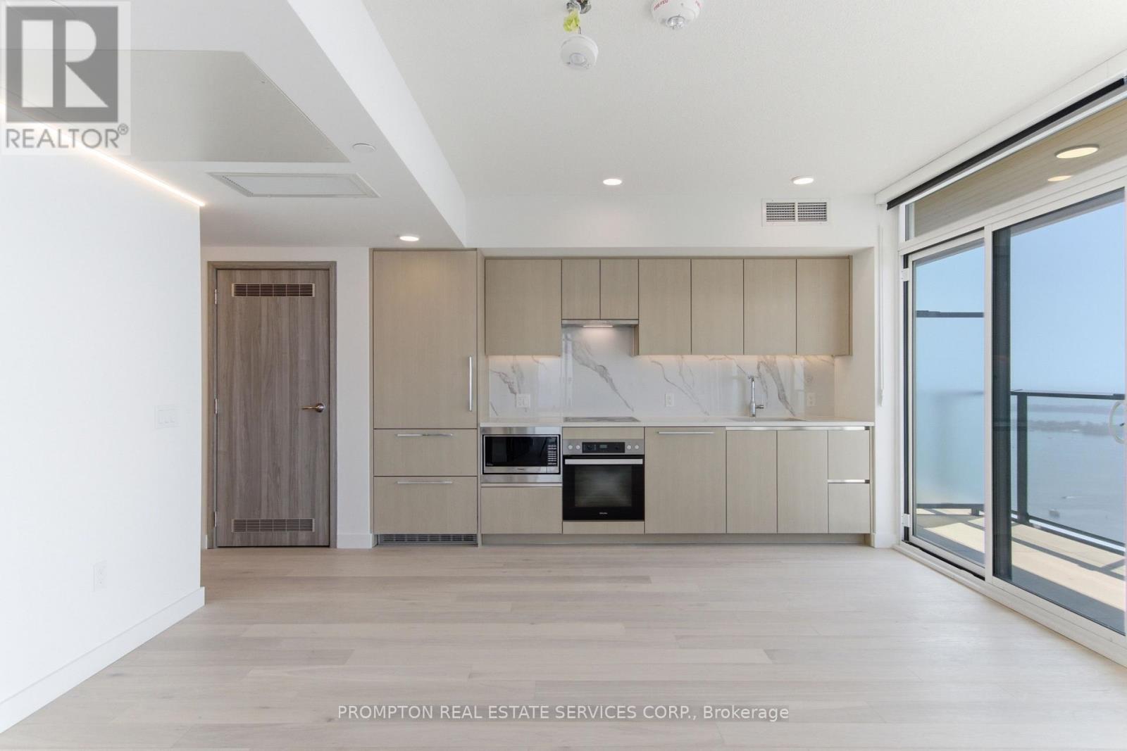 7008 - 3 Concord Cityplace Way, Toronto, Ontario  M5V 0X4 - Photo 2 - C13766194