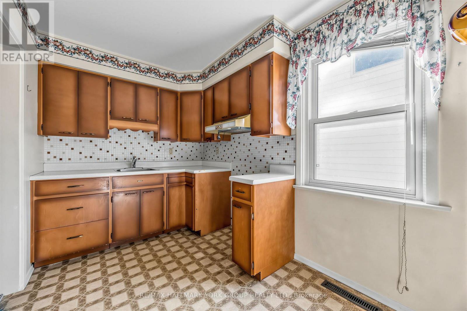 441 Ritson Road N, Oshawa, Ontario  L1G 5P9 - Photo 13 - E13766198