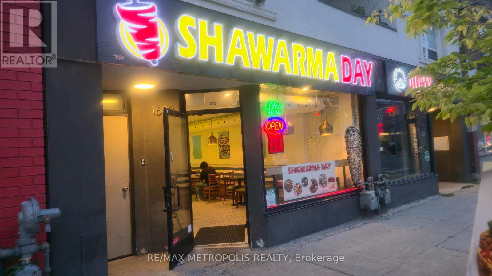 1608 QUEEN STREET E, Toronto, Ontario