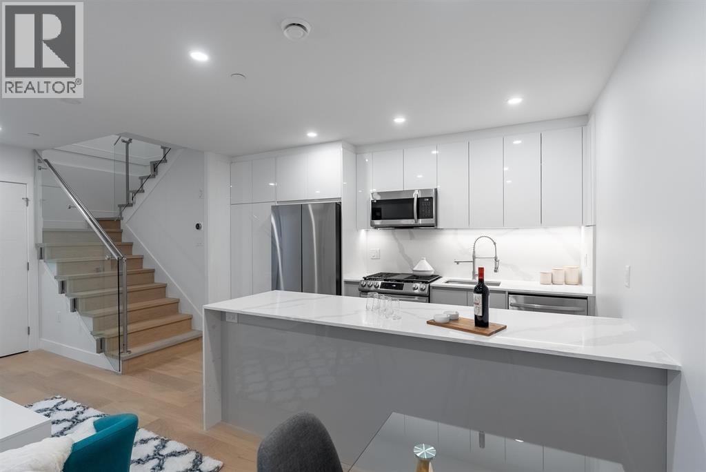 2881 E Georgia Street, Vancouver, British Columbia  V5K 2K3 - Photo 2 - R3163736