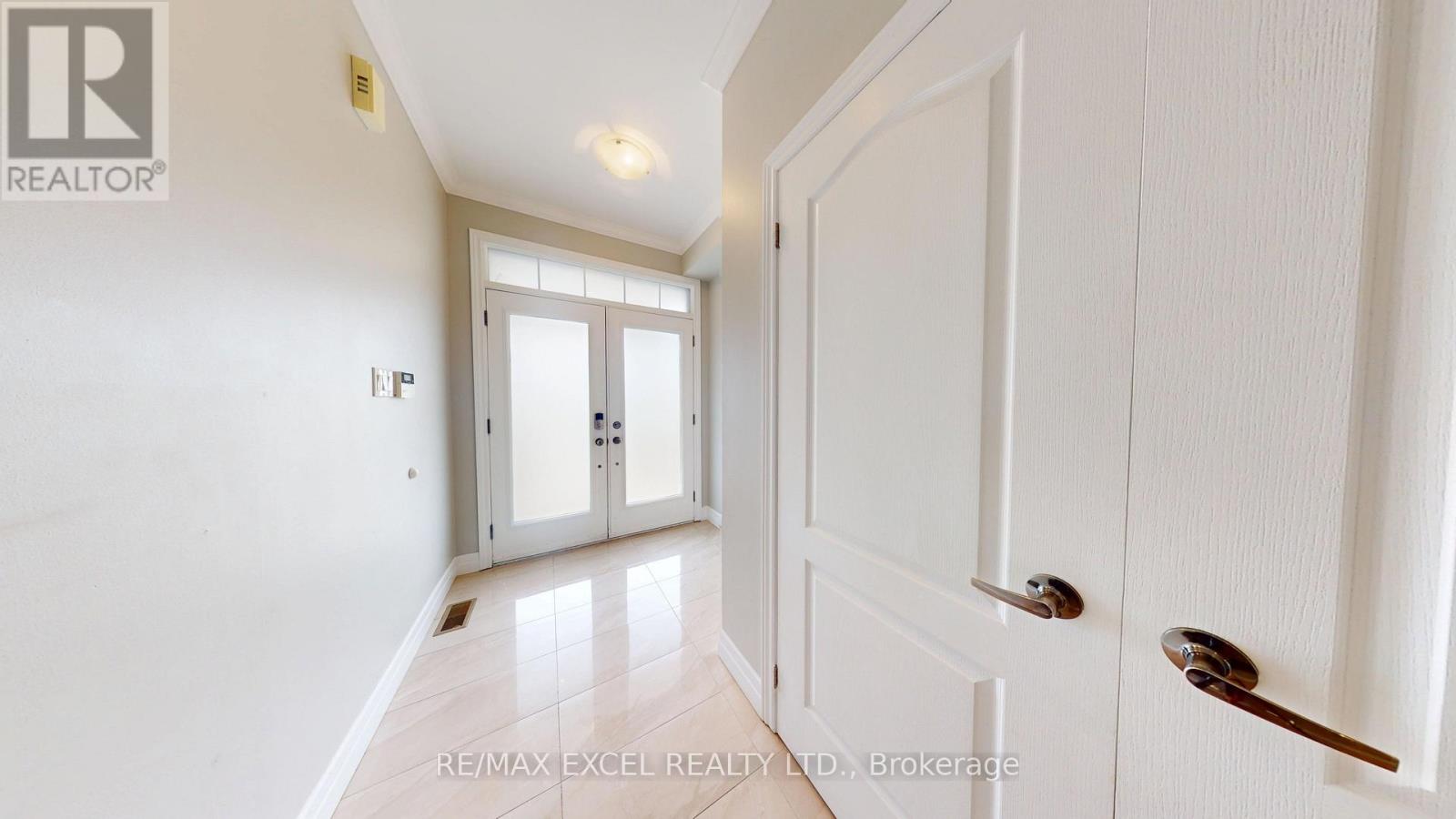 61 Landwood Avenue, Vaughan (Patterson), Ontario  L4J 0B9 - Photo 2 - N13766168