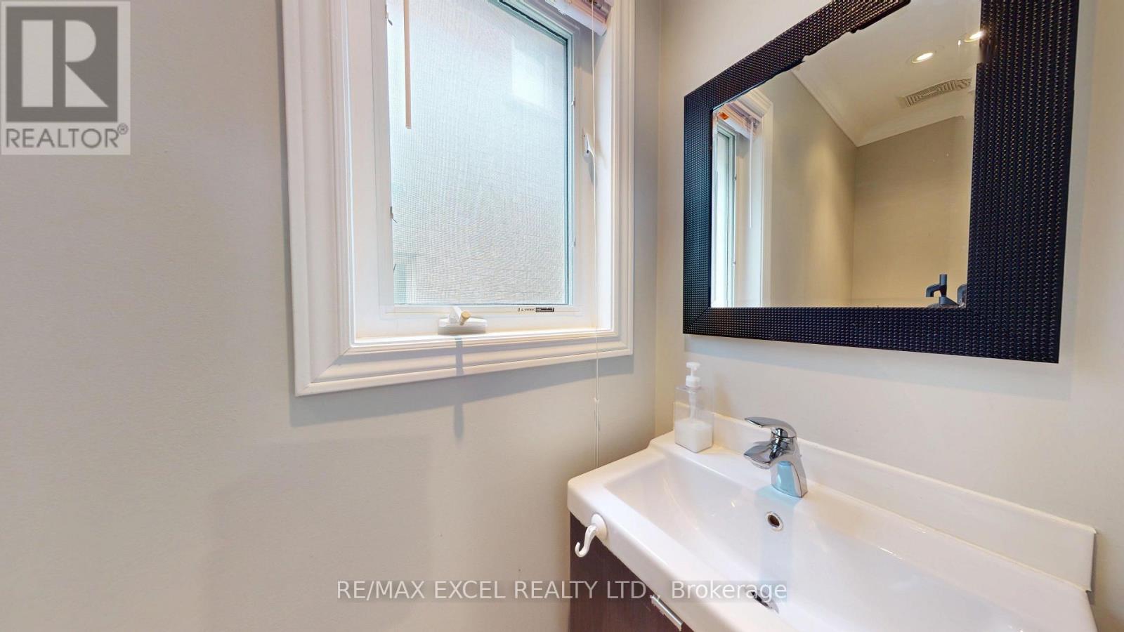 61 Landwood Avenue, Vaughan (Patterson), Ontario  L4J 0B9 - Photo 4 - N13766168