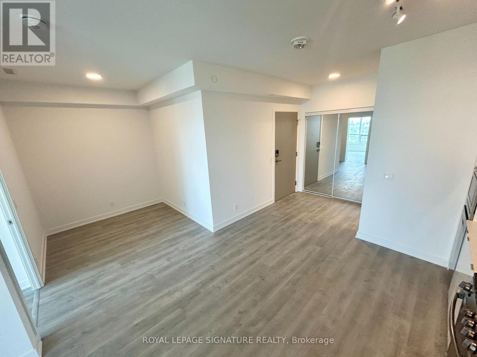 2401 - 30 Upper Mall Way, Vaughan (Brownridge), Ontario  L4J 0L7 - Photo 4 - N13766176