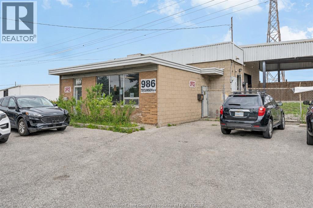 986 TECUMSEH ROAD West, Windsor, Ontario