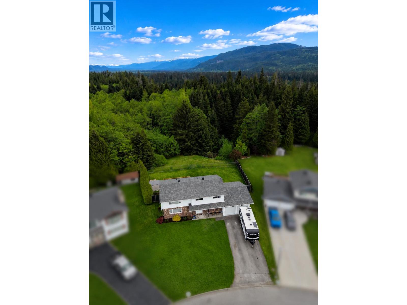 33 Margetts Street, Kitimat, British Columbia  V8C 2L4 - Photo 2 - R3123460