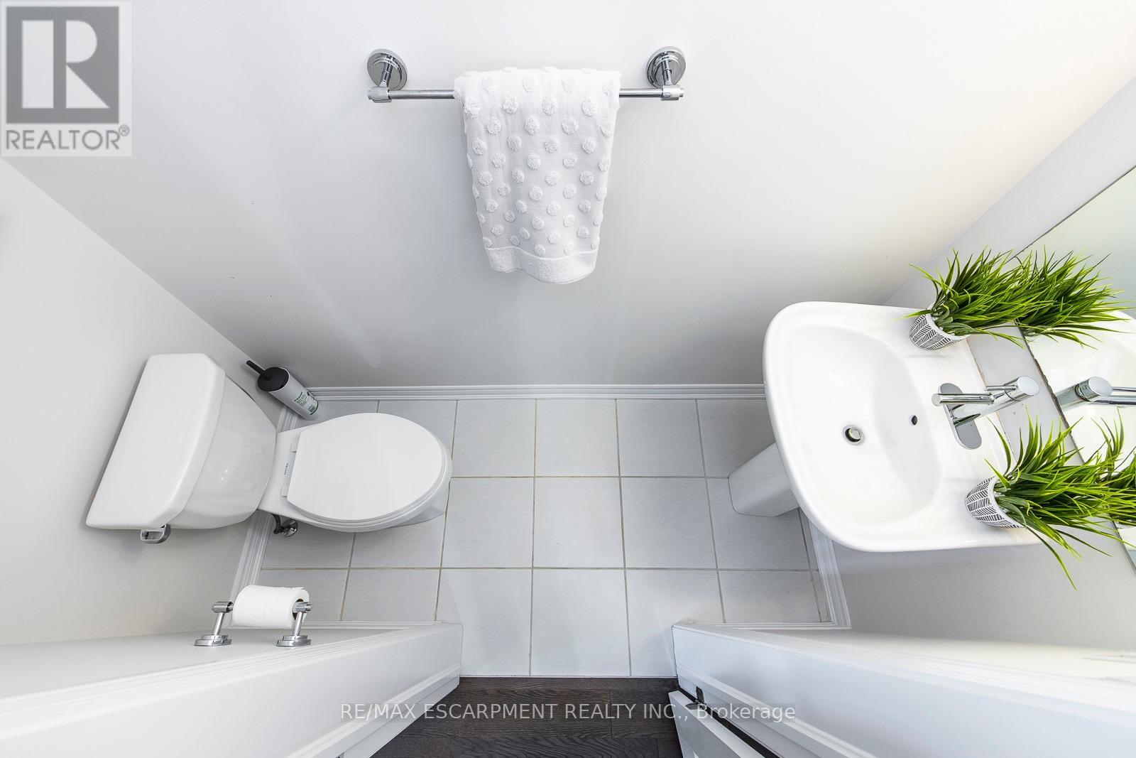 393 Grantham Common, Oakville, Ontario  L6H 7E3 - Photo 23 - W13766150