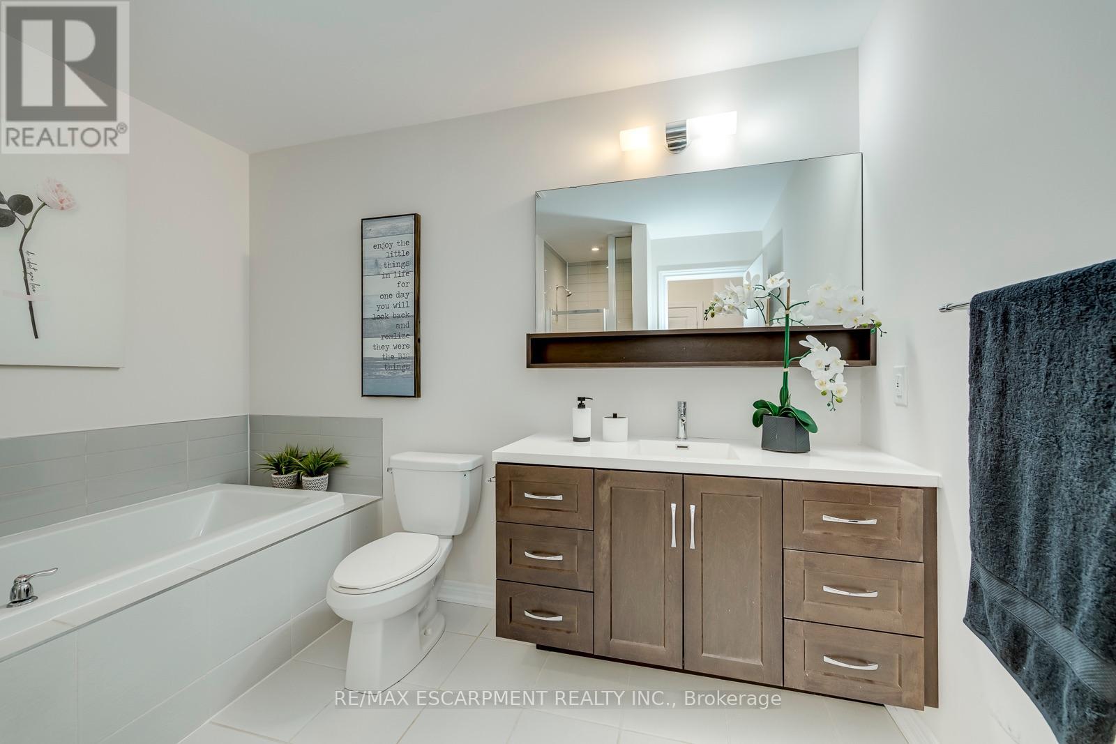 393 Grantham Common, Oakville, Ontario  L6H 7E3 - Photo 34 - W13766150