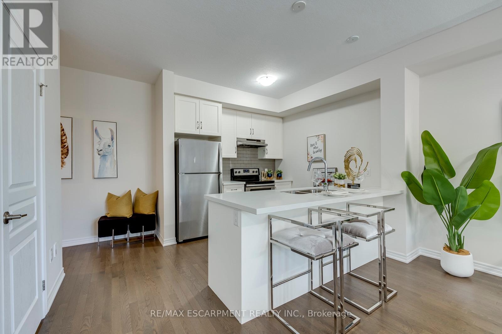 393 Grantham Common, Oakville, Ontario  L6H 7E3 - Photo 6 - W13766150