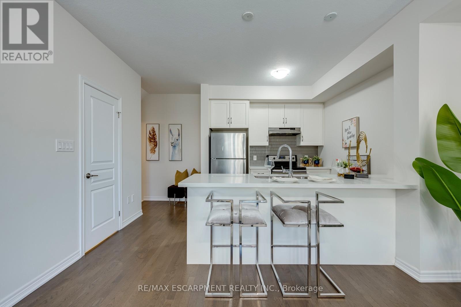 393 Grantham Common, Oakville, Ontario  L6H 7E3 - Photo 7 - W13766150