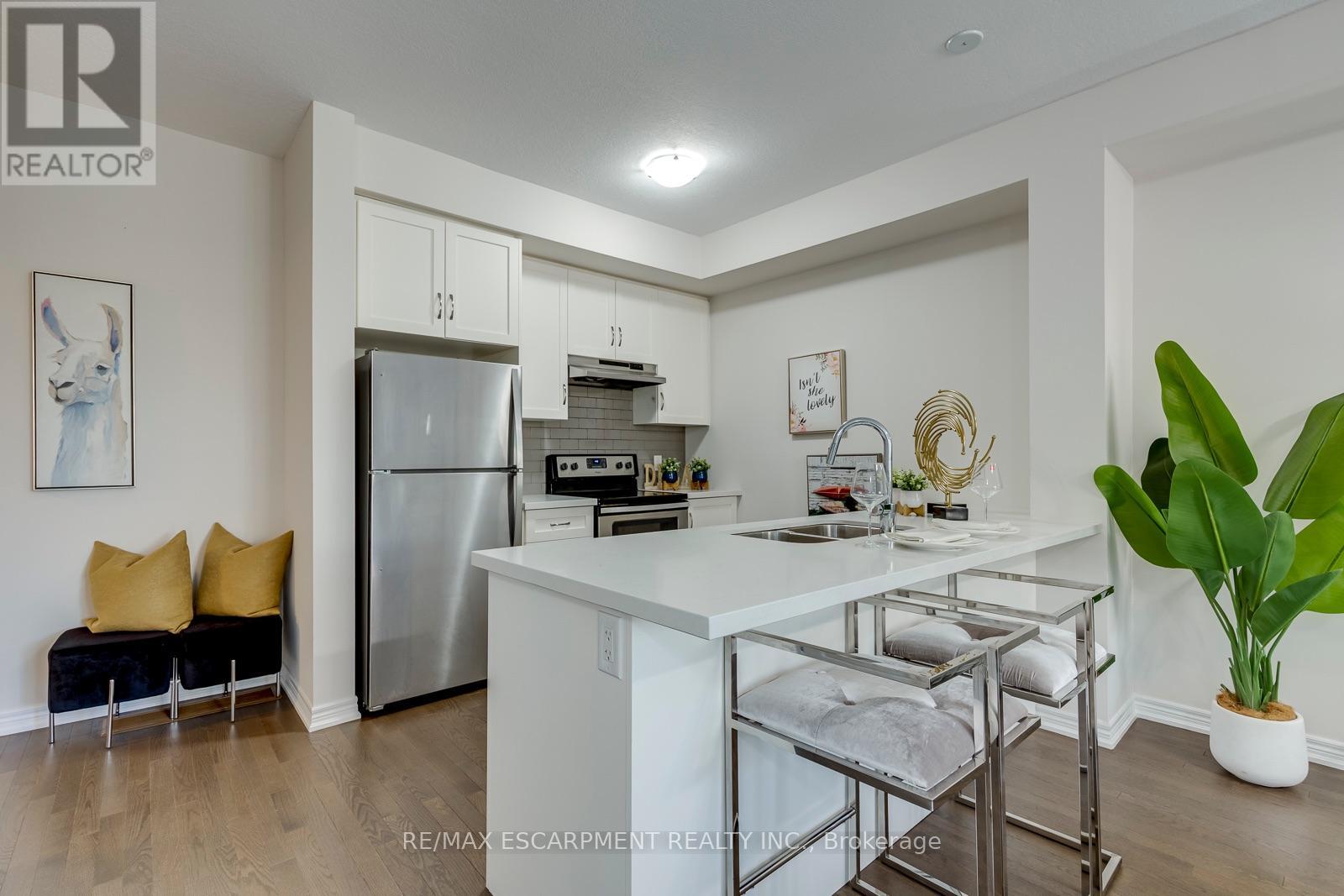 393 Grantham Common, Oakville, Ontario  L6H 7E3 - Photo 8 - W13766150