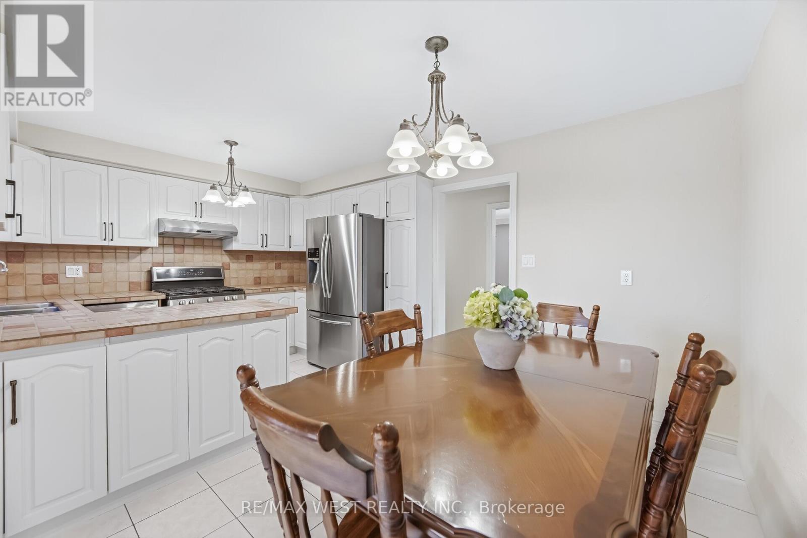 6 Disan Court, Toronto, Ontario  M9V 4A7 - Photo 11 - W13766172