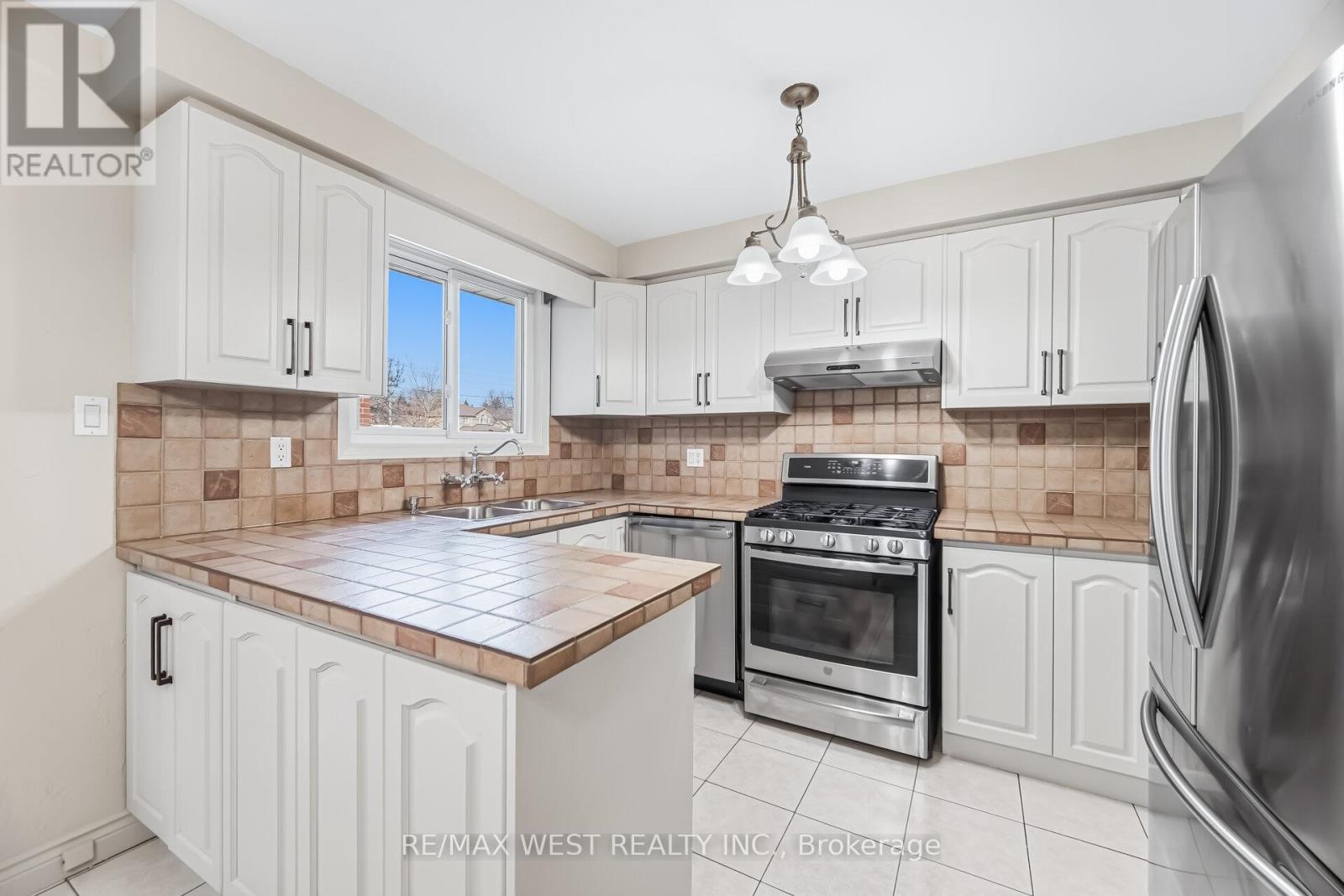 6 Disan Court, Toronto, Ontario  M9V 4A7 - Photo 12 - W13766172