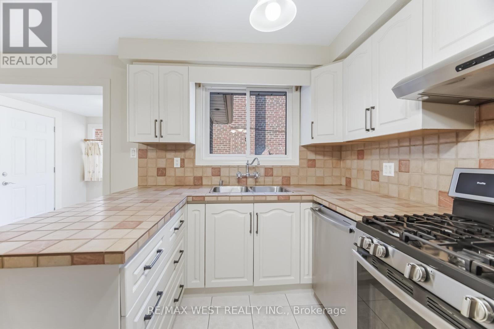 6 Disan Court, Toronto, Ontario  M9V 4A7 - Photo 13 - W13766172