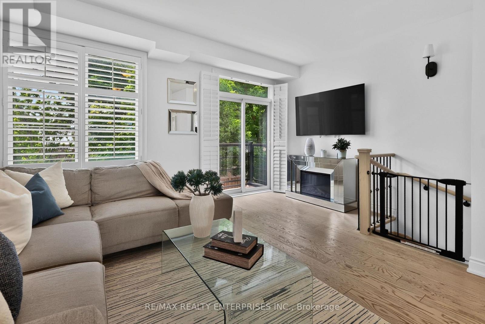 656 TUPELO COURT Mississauga (Mineola) Ontario Canada L5G0C4 2