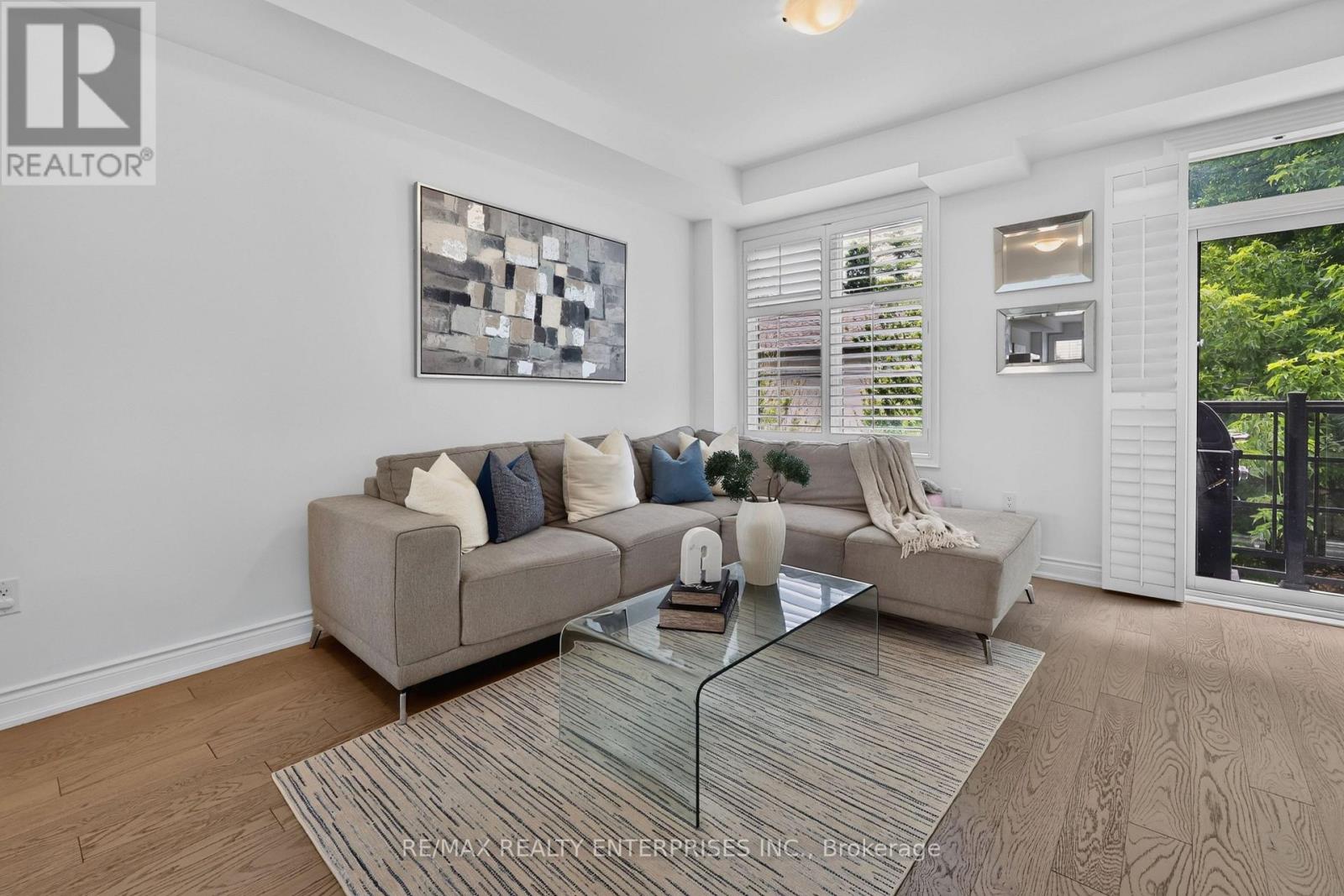 656 TUPELO COURT Mississauga (Mineola) Ontario Canada L5G0C4 3