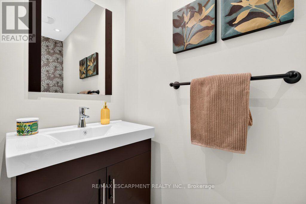 825 King Road, Burlington, Ontario  L7T 3K8 - Photo 18 - W13766278