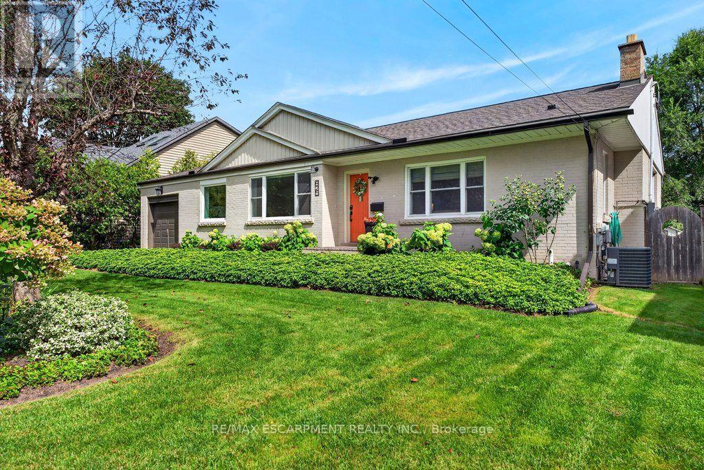825 King Road, Burlington, Ontario  L7T 3K8 - Photo 2 - W13766278
