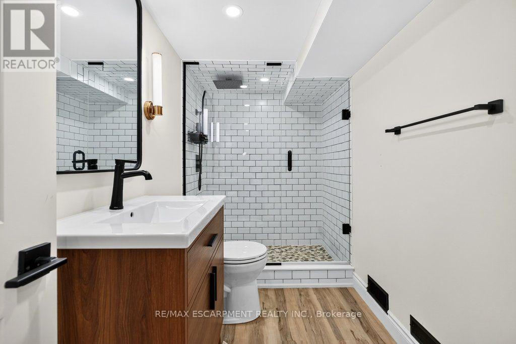 825 King Road, Burlington, Ontario  L7T 3K8 - Photo 30 - W13766278