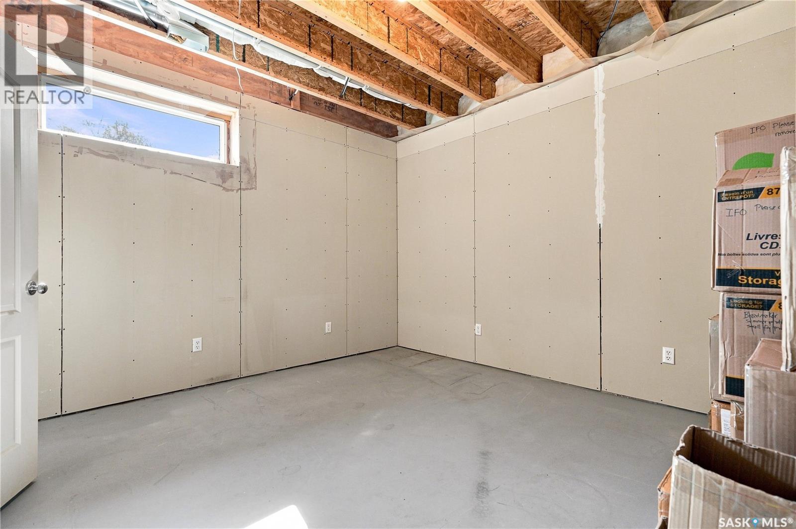 201 802 Heritage Crescent, Saskatoon, Saskatchewan  S7H 5T3 - Photo 37 - SK047209