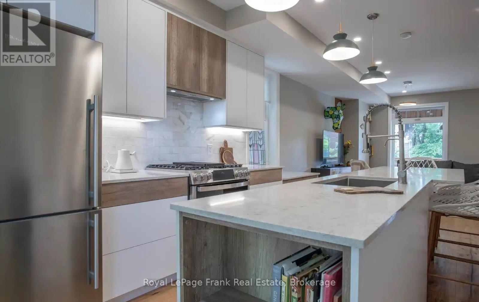 248 Benson Avenue, Toronto (Wychwood), Ontario  M6G 2J6 - Photo 7 - C13766440