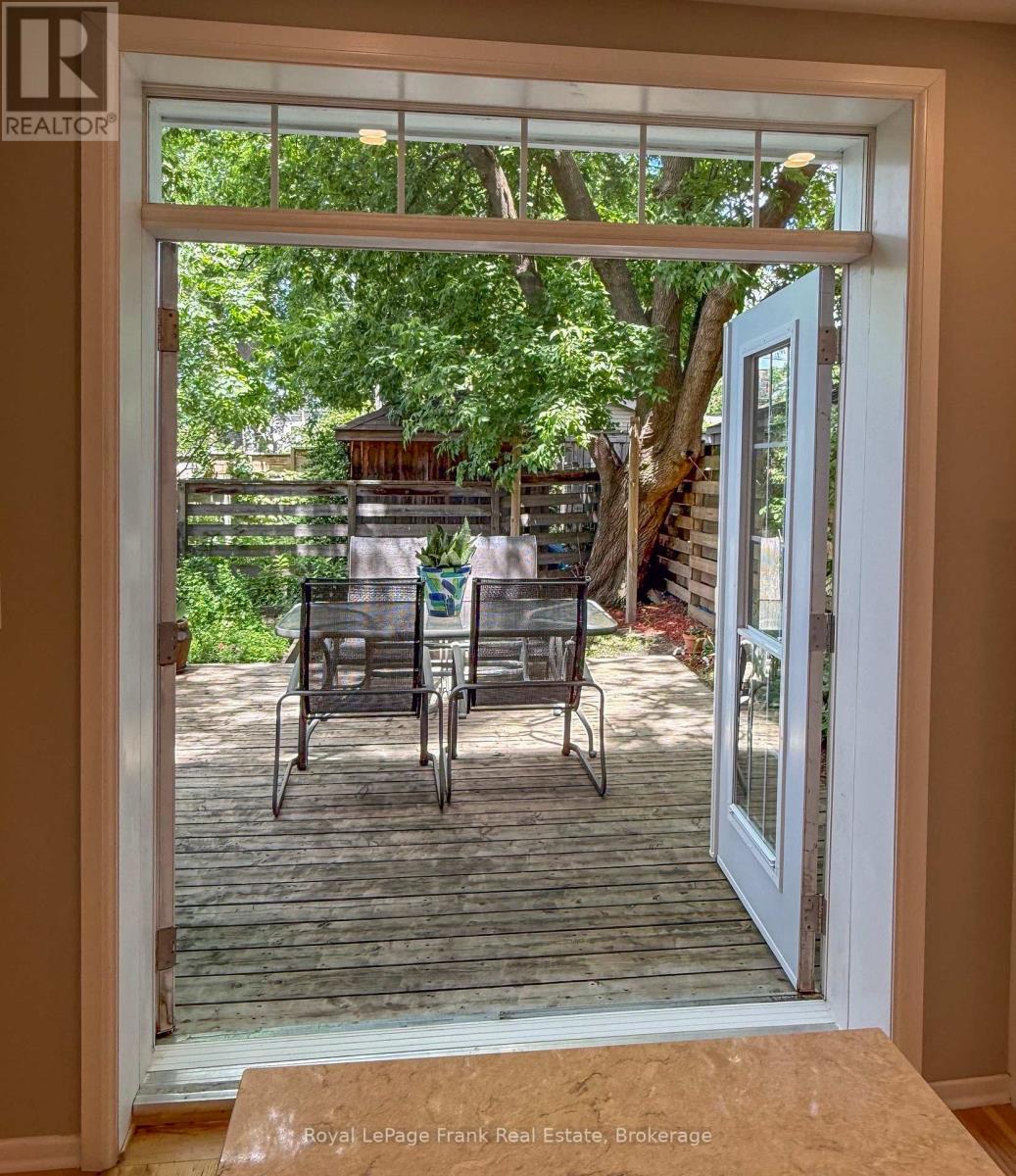 248 Benson Avenue, Toronto (Wychwood), Ontario  M6G 2J6 - Photo 8 - C13766440