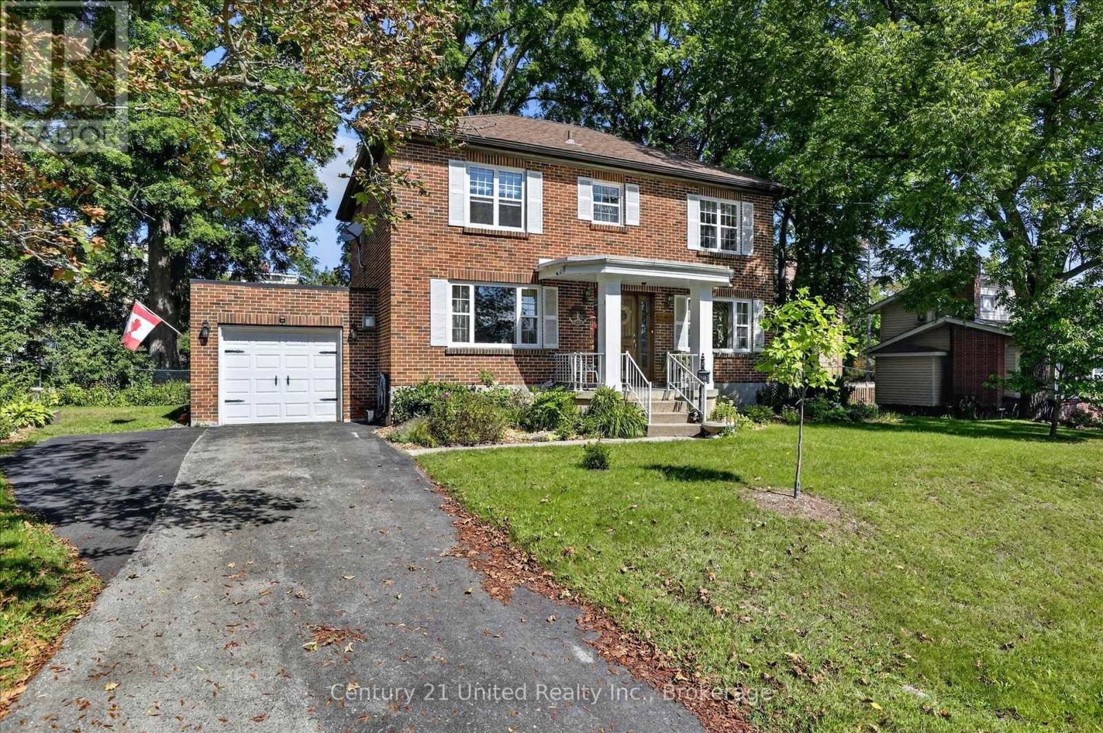 6 MIDDLETON DRIVE, Peterborough, Ontario