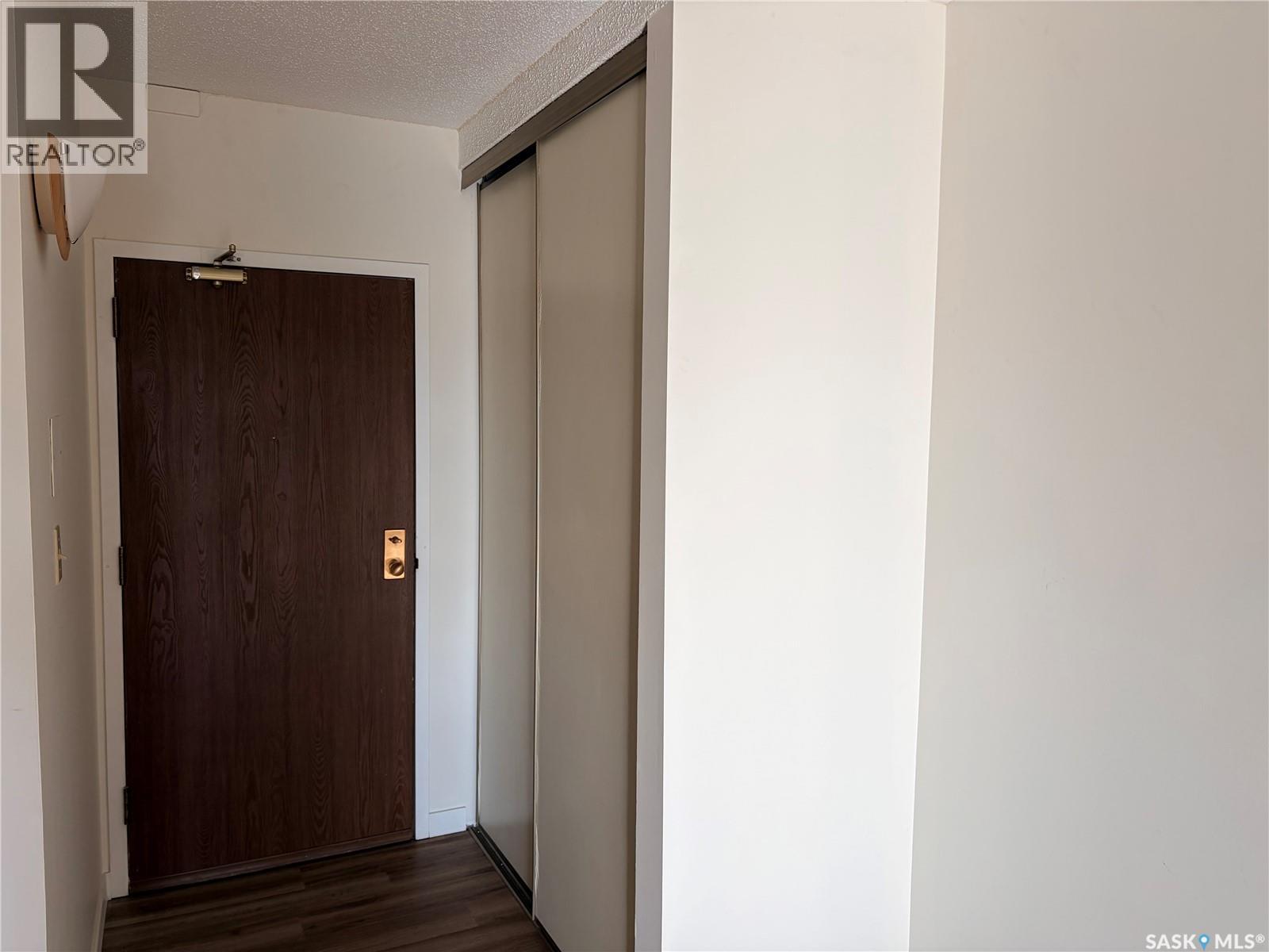 302 419 TAIT COURT photo 7