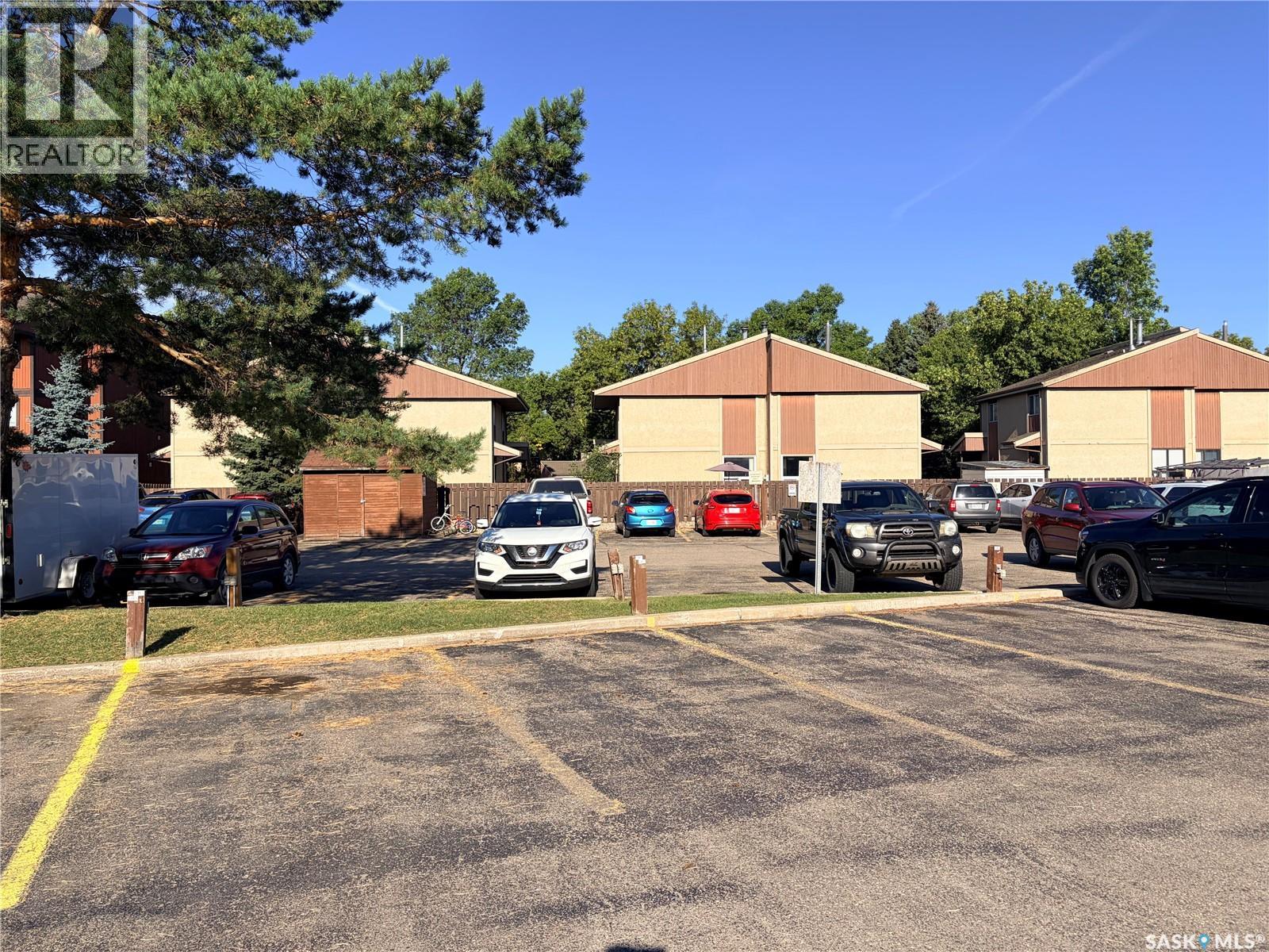 302 419 TAIT COURT photo 33