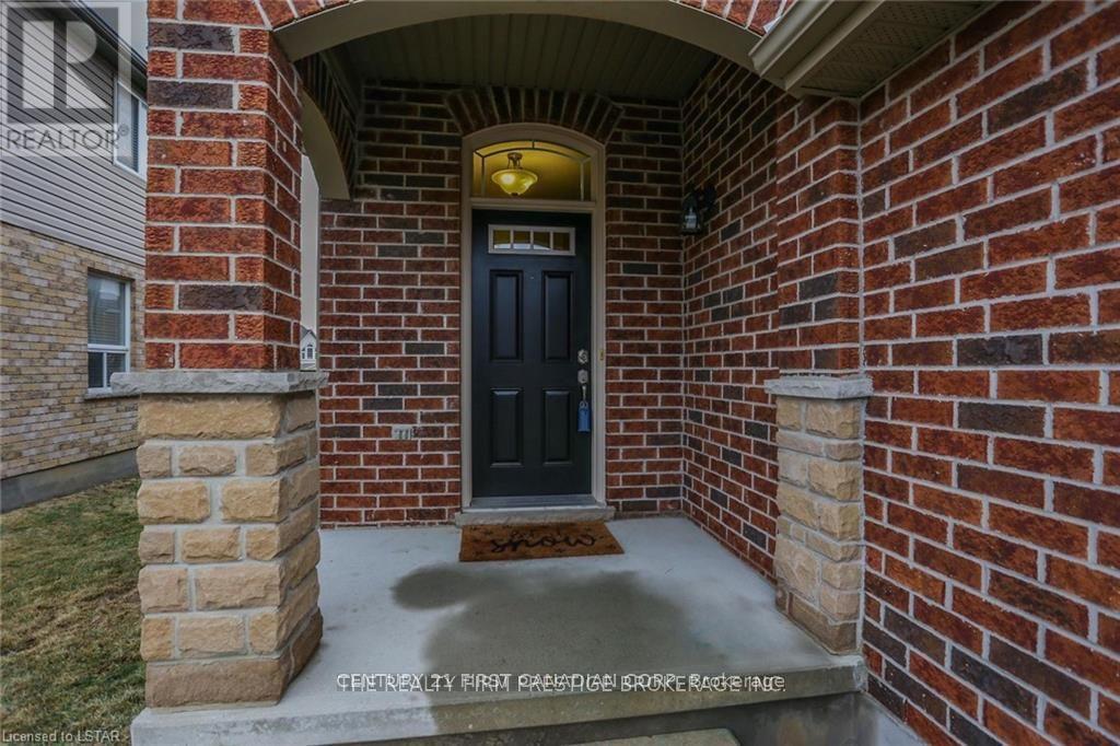 Upper - 950 Oakcrossing Road, London North, Ontario  N6H 0A7 - Photo 3 - X13766786