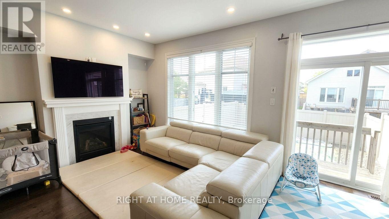 323 Alasken Drive, Ottawa, Ontario K1T 0M3 - Photo 2 - X13766676