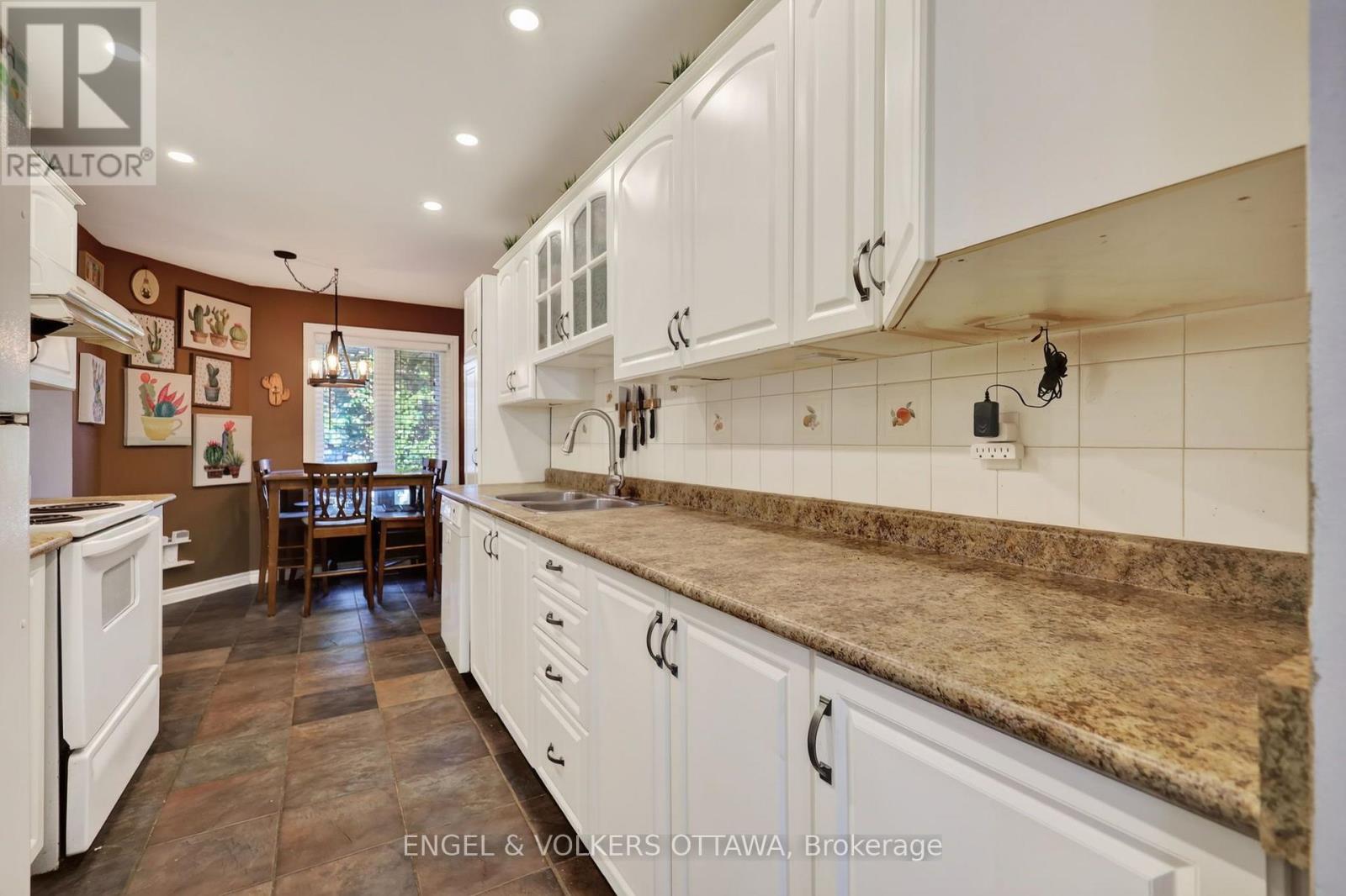 9 Streamwood Lane, Ottawa, Ontario  K1T 3R2 - Photo 11 - X13766800