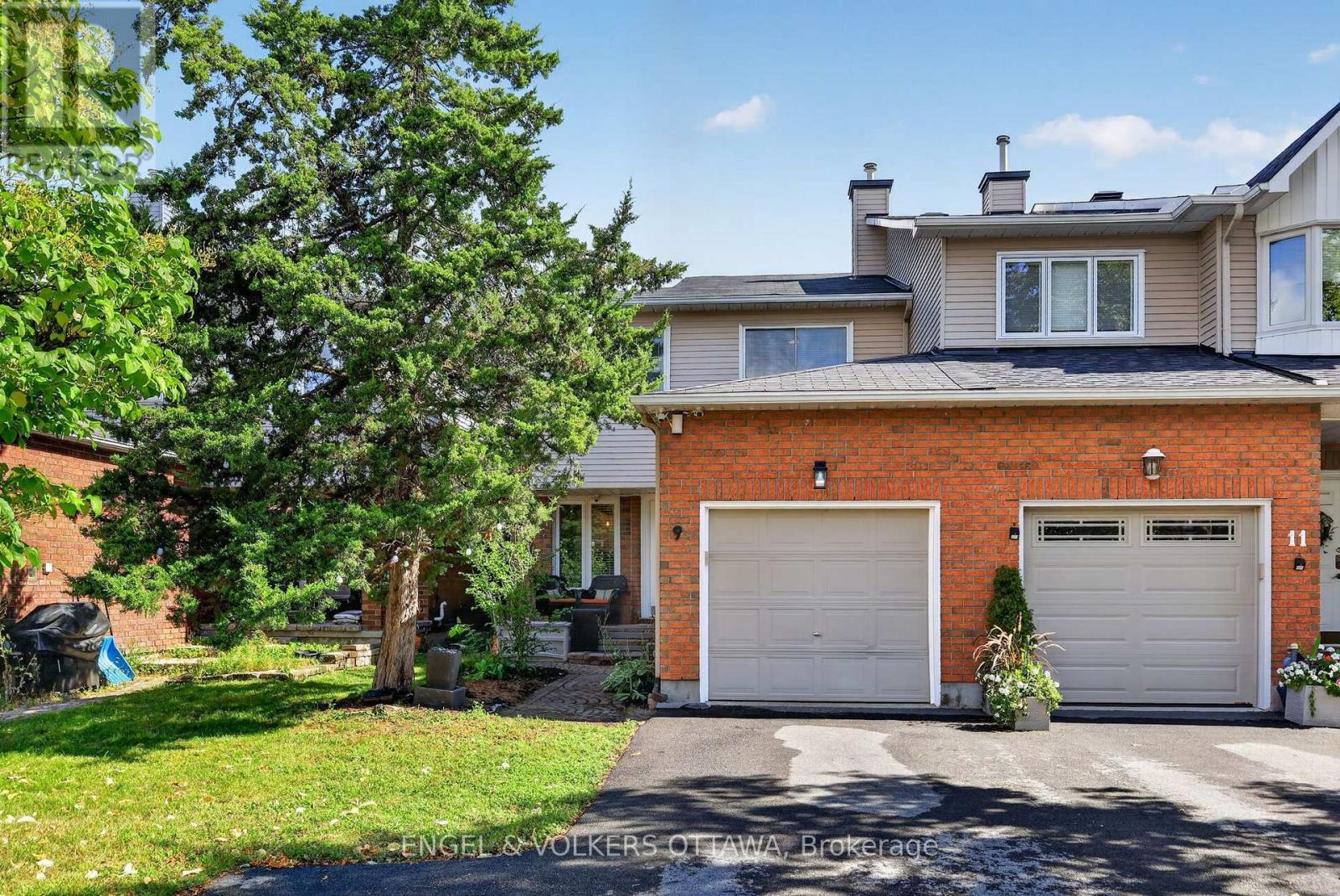 9 Streamwood Lane, Ottawa, Ontario  K1T 3R2 - Photo 2 - X13766800