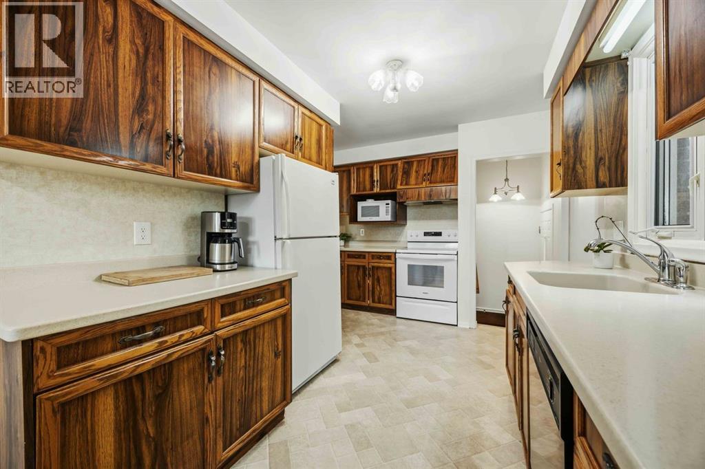 714 Victoria Avenue, Point Edward, Ontario  N7V 1J8 - Photo 8 - 26021834