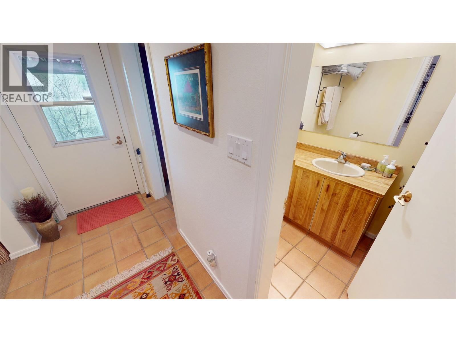 8875 Colony Road, Wardner, British Columbia  V0B 2J0 - Photo 32 - 10400361