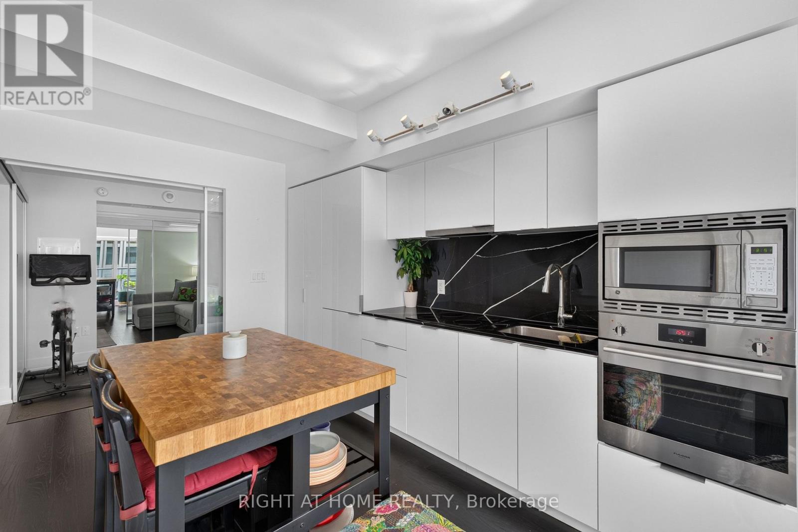 1809 - 955 Bay Street, Toronto, Ontario  M5S 0C6 - Photo 10 - C13766412