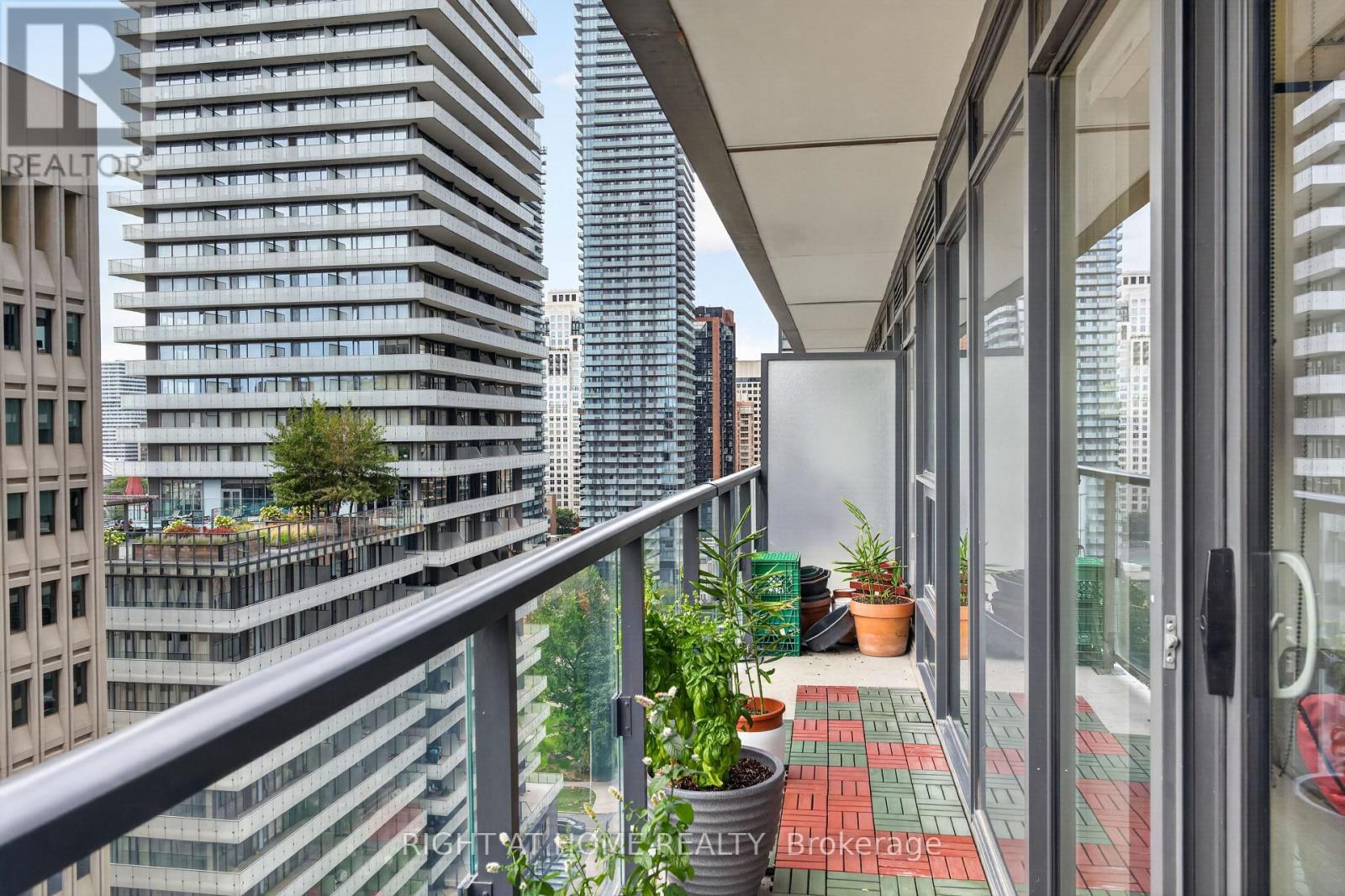1809 - 955 Bay Street, Toronto, Ontario  M5S 0C6 - Photo 20 - C13766412