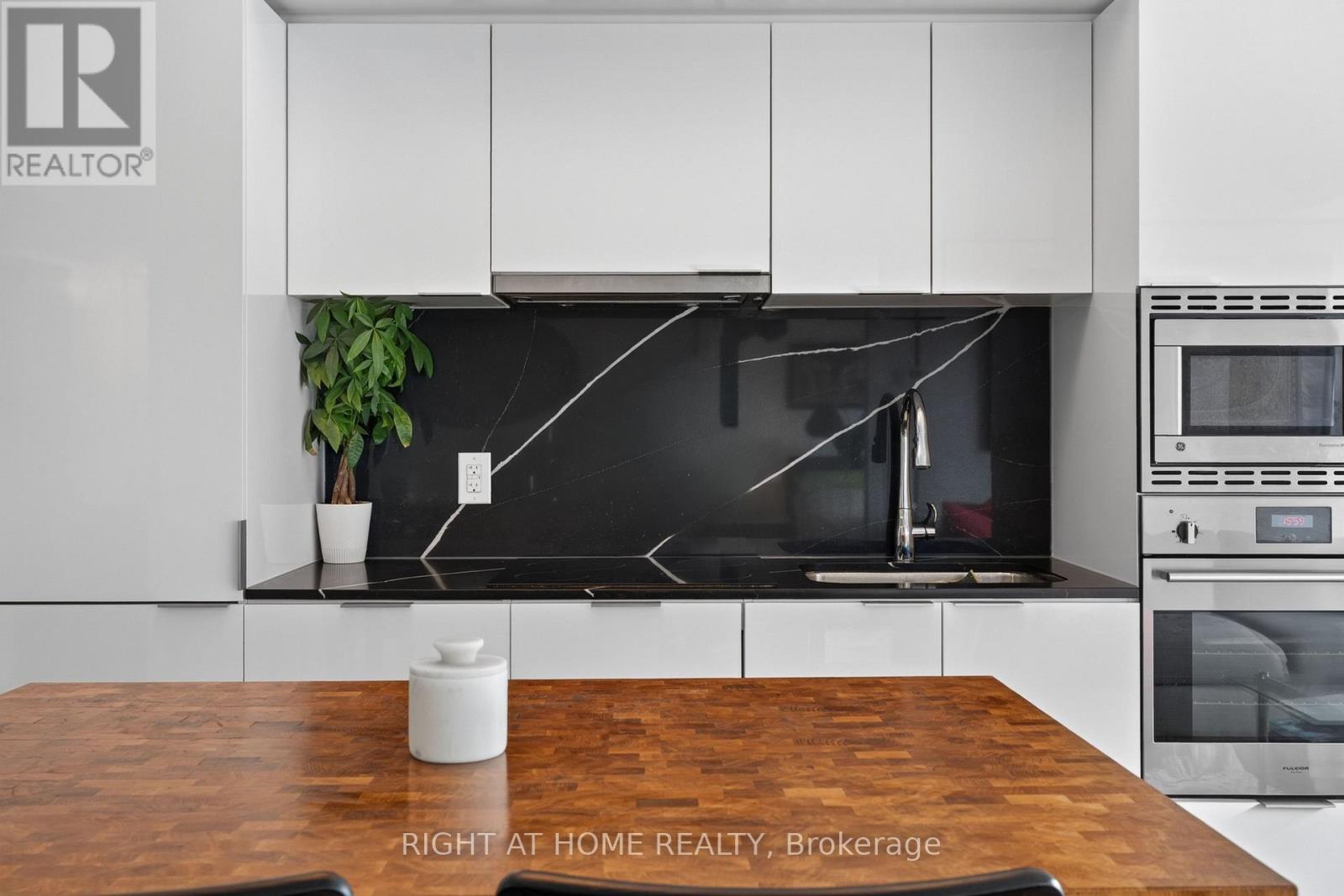 1809 - 955 Bay Street, Toronto, Ontario  M5S 0C6 - Photo 9 - C13766412